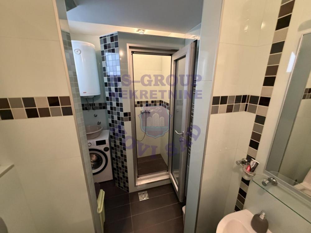 Slika 5 - Trosoban, 62m2, Liman 2 Novi Sad, sa terasom, ima lift